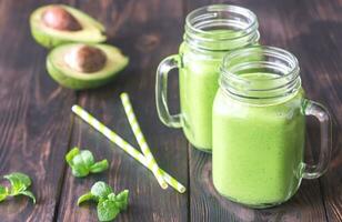 Avocado und Spinat Smoothies foto