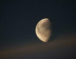 ai generiert das Mond beim Nacht. foto