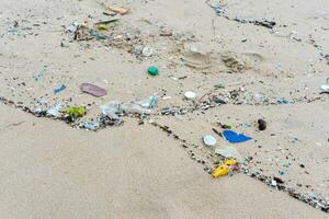 Plastik Abfall Umgebung Verschmutzung auf das Strand foto