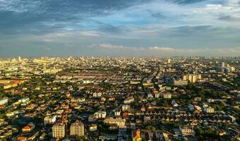 Bangkok Stadt Thailand im Antenne Aussicht beim Abend Licht foto