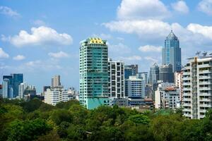 Bangkok Stadt und modern Büro Gebäude und Garten im Antenne Aussicht foto