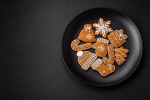 leckere lebkuchenplätzchen mit honig, ingwer und zimt foto