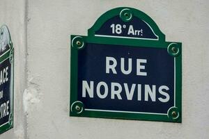 ein Straße Zeichen zum bereuen norvins im Paris foto
