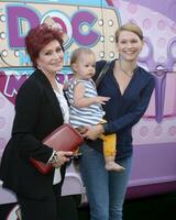 los Engel - - sep 26 Sharon Osbourne, Perle Osbourne, lisa stelly beim das doc mcstuffins doc Handy, Mobiltelefon Veranstaltung beim das Hain auf September 26, 2013 im los Engel, ca. foto