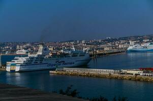 alt Hafen und Fort von marseille foto