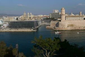 alt Hafen und Fort von marseille foto