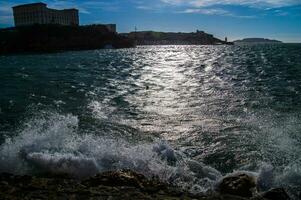 Welle auf das Hafen von marseille foto