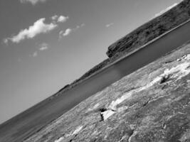 Klippen und atlantisch Ozean Hintergrund, Felsen und Lagune, Schönheit im Natur. Ferien Ausflug Hintergrund foto