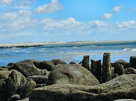 Eindrücke von das endlos Strand beim das Nord Meer im blavand Dänemark foto