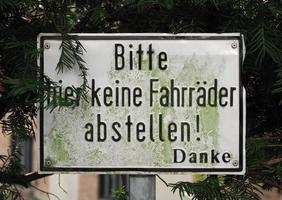 bitte hier keine fahrraeder abstellen bitte kein Fahrrad abstellen foto