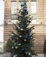 Weihnachtsbaum mit Kugeln in Turin foto