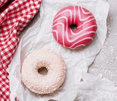 einstellen von lecker bunt Pastell- retro Sommer- Mode Donuts foto