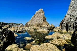 das Felsen von das Meer foto