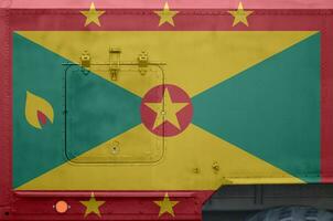 Grenada Flagge abgebildet auf Seite Teil von Militär- gepanzert LKW Nahaufnahme. Heer Kräfte konzeptionelle Hintergrund foto