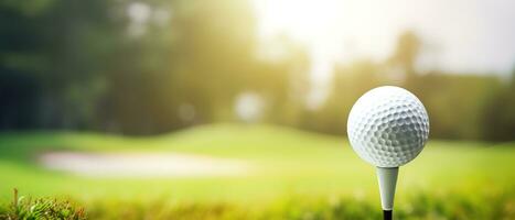 schließen oben Foto von ein Golf Ball auf Tee mit verschwommen Grün Bokeh Hintergrund. perfekt zum verwenden im Golf verbunden Werbung, Sozial Medien Beiträge, oder Webseite Entwürfe. generativ ai