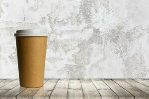 Kunst Papier Kaffee Tasse auf ein Weiß Tabelle in der Nähe von Licht Mauer Hintergrund foto