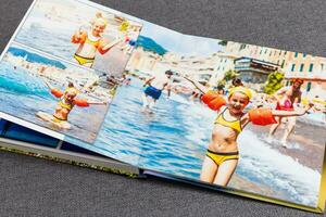 Collage von Bilder von ein Personen Leben, Fotobuch Ferien Reise im Italien foto