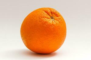 Reife Orange isoliert auf weißem Hintergrund foto