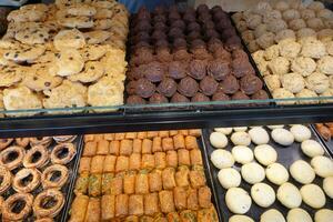 mischen von Süss Kekse beim Bäckerei Geschäft foto