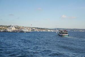 Istanbul, Truthahn 12 Januar 2023, Fähre segeln auf das Bosporus Fluss foto