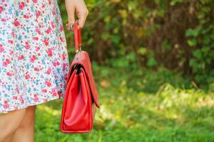 schließen Schuss von rot Tasche foto