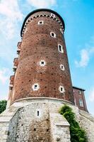 Turm von das uralt Schloss mit Blau Himmel auf das Hintergrund foto