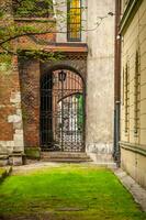 schön intern Hof auf ein uralt Schloss foto