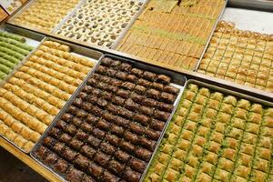 Türkisch Dessert Baklava Verkauf beim Geschäft foto