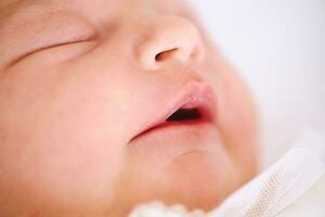 schließen oben Bild von Neugeborene Baby Gesicht foto