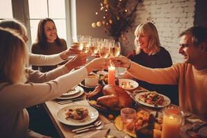 ai generiert ein Gruppe von Menschen Toasten beim ein das Erntedankfest Abendessen foto