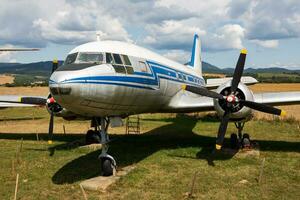 gelagert klassisch Transport Ebene. alt Timer Frachter Flugzeug beim Museum. Luftfahrt und Flugzeug. Luft- und Raumfahrt Industrie. foto