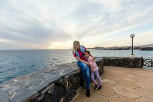 schön Sonnenuntergang auf las Galletten Klippen, Tenerife foto