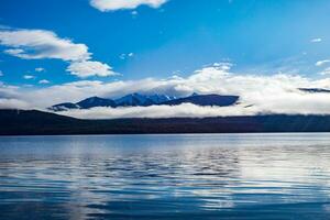 schön szenisch von Blau Himmel Weiß Wolke von See te anau die meisten Beliebt Reisen Ziel im Neu Neuseeland foto