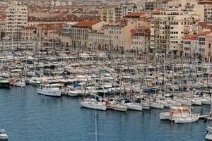 Marseille, Frankreich - - nov 12, 2021 - - spektakulär Aussicht auf marseille Yachthafen foto