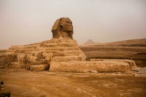 berühmt ägyptisch Pyramiden von Gizeh. Landschaft im Ägypten. Pyramide im Wüste. Afrika. Wunder von das Welt foto