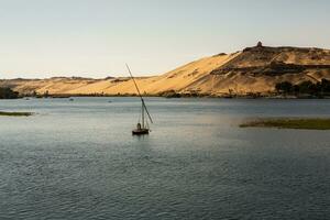 Nil das am längsten Fluss im Afrika. primär Wasser Quelle von Ägypten. Landschaft mit klar Wasser Fluss. foto