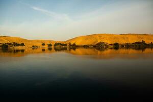 Nil das am längsten Fluss im Afrika. primär Wasser Quelle von Ägypten. Landschaft mit klar Wasser Fluss. foto
