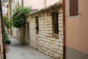 Sirolo ist ein malerisch Stadt, Dorf gelegen entlang das adriatic Küste im das marche Region von Italien. bekannt zum es ist atemberaubend Strände, klar Blau Gewässer, und charmant historisch Center. foto