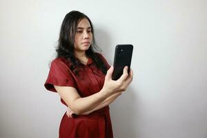 Frau halten Smartphone, Technologie Geschäft Konzept foto