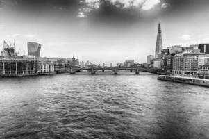 Fluss Themse und Stadt Horizont von London, England, Vereinigtes Königreich foto