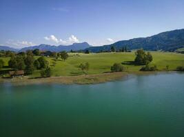 Landschaften beim das wunderbar lokal Erholung Bereich beim das Irrsee im Österreich foto