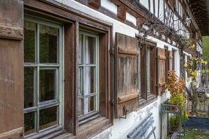 diese Foto zeigt an Wunder Fachwerk Häuser im ein Bauern Dorf im Deutschland