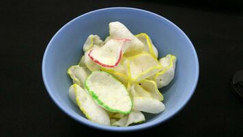 Garnele Chips oder Garnele Chips oder traditionell Fisch Cracker foto