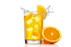 ai generiert organisch frisch Orange Saft im das Glas mit Scheiben von Orangen und Grün Blatt isoliert auf Weiß Hintergrund, ai generativ foto