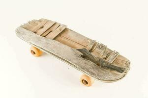 ein Skateboard gemacht von alt Holz und Holz foto