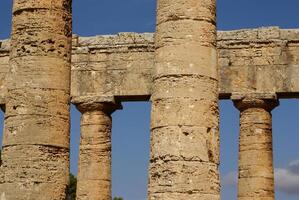 segesta archäologische stätte des antiken griechik bohrt sizilien italien foto