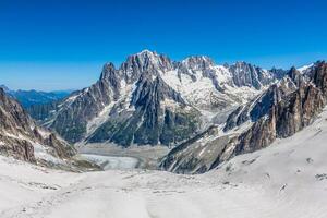 mer de glasiert Meer von Eis ist ein Gletscher gelegen auf das mont blanc Massiv, im das Alpen Frankreich. foto