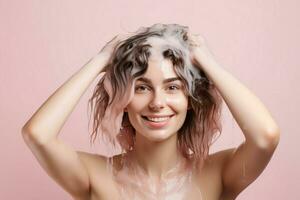 lächelnd Frau Waschen ihr Frisur auf Rosa Hintergrund. generieren ai foto