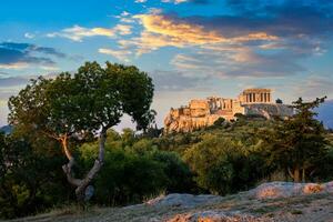 ikonisch Parthenon Tempel beim das Akropolis von Athen, Griechenland foto