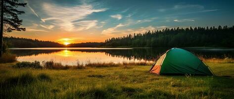 ai generiert Camping Zelt auf das Ufer von ein See beim Sonnenuntergang. foto